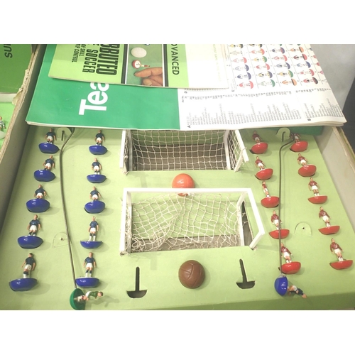 2097 - Mixed Subbuteo items. P&P Group 3 (£25+VAT for the first lot and £5+VAT for subsequent lots)