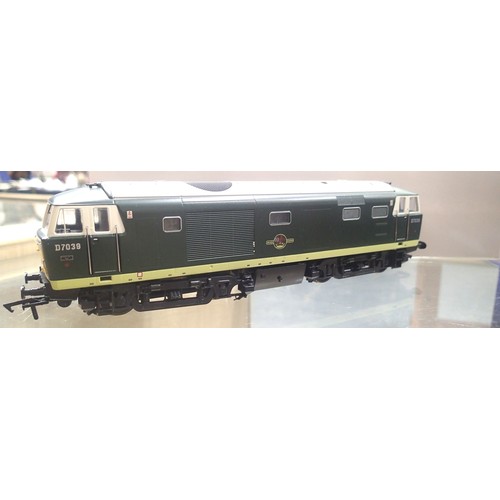 2044 - OO scale Heljan Hymak diesel, D7039, Green Late Crest. In very good to excellent condition, non runn... 