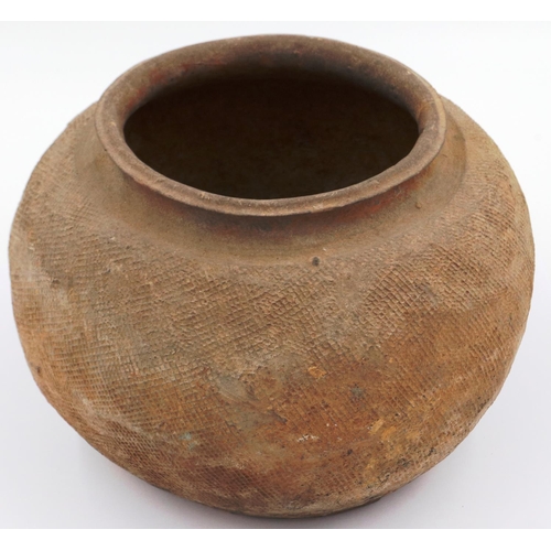 3004 - Eastern Han Dynasty fired clay jar, the wide body with incised decoration and flared rim, D: 22 cm, ... 