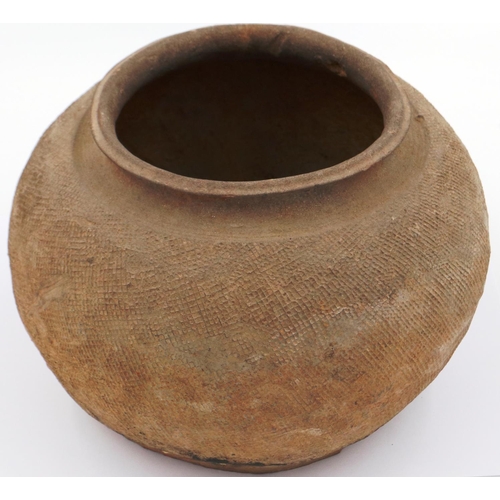 3004 - Eastern Han Dynasty fired clay jar, the wide body with incised decoration and flared rim, D: 22 cm, ... 