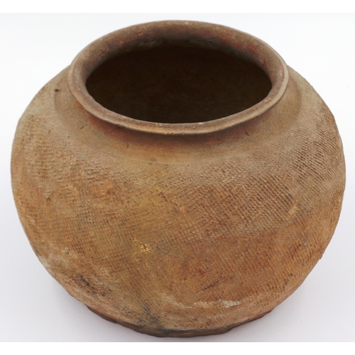 3004 - Eastern Han Dynasty fired clay jar, the wide body with incised decoration and flared rim, D: 22 cm, ... 