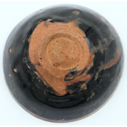 3016 - A Song Dynasty black glazed bowl, footed, D: 10 cm, H: 4 cm. P&P Group 2 (£18+VAT for the first lot ... 