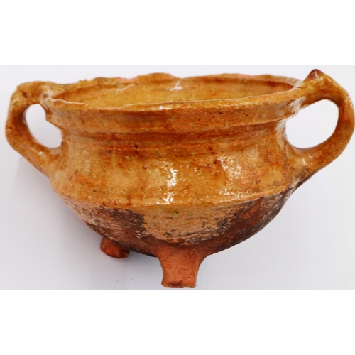 3028 - A glazed stoneware censer, likely Han Dynasty, with two ring handles and three feet, L: 17 cm, H: 9 ... 