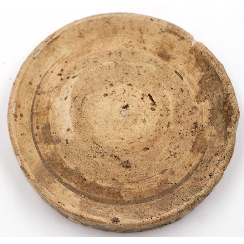 3040 - Ming Dynasty circular brush washer, the base with two finger recess, D: 9 cm. P&P Group 2 (£18+VAT f... 