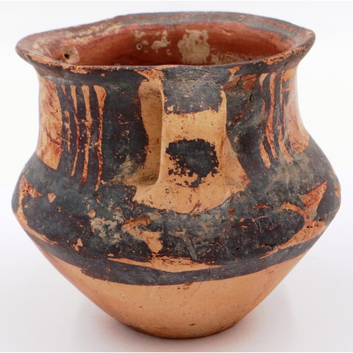 3047 - A Neolithic period painted terracotta twin handled pot, decorated with geometric designs, H: 8 cm, D... 