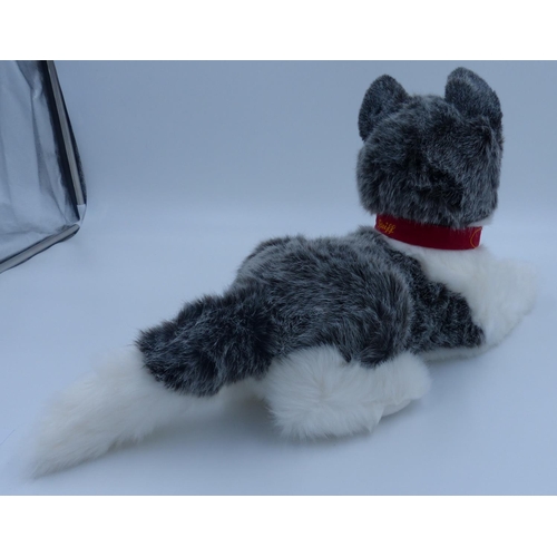 2147 - Steiff 104954 Huskie, yellow label, boxed, L: 57 cm. P&P Group 1 (£14+VAT for the first lot and £1+V... 