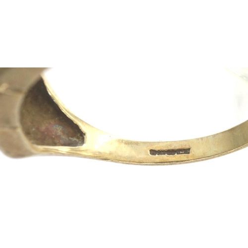 29 - 9ct gold curb link style ring, size Z, 3.7g. P&P Group 1 (£14+VAT for the first lot and £1+VAT for s... 