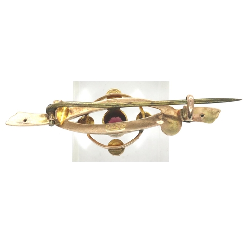 31 - Victorian 15ct gold garnet and pearl brooch, L: 45 mm, 1.8g. P&P Group 1 (£14+VAT for the first lot ... 