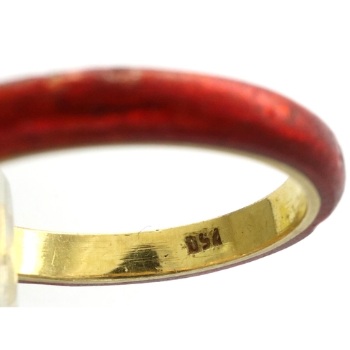 101 - 18ct gold band, the circumference unusually enamelled in red, size M/N, 4.1g. P&P Group 1 (£14+VAT f... 