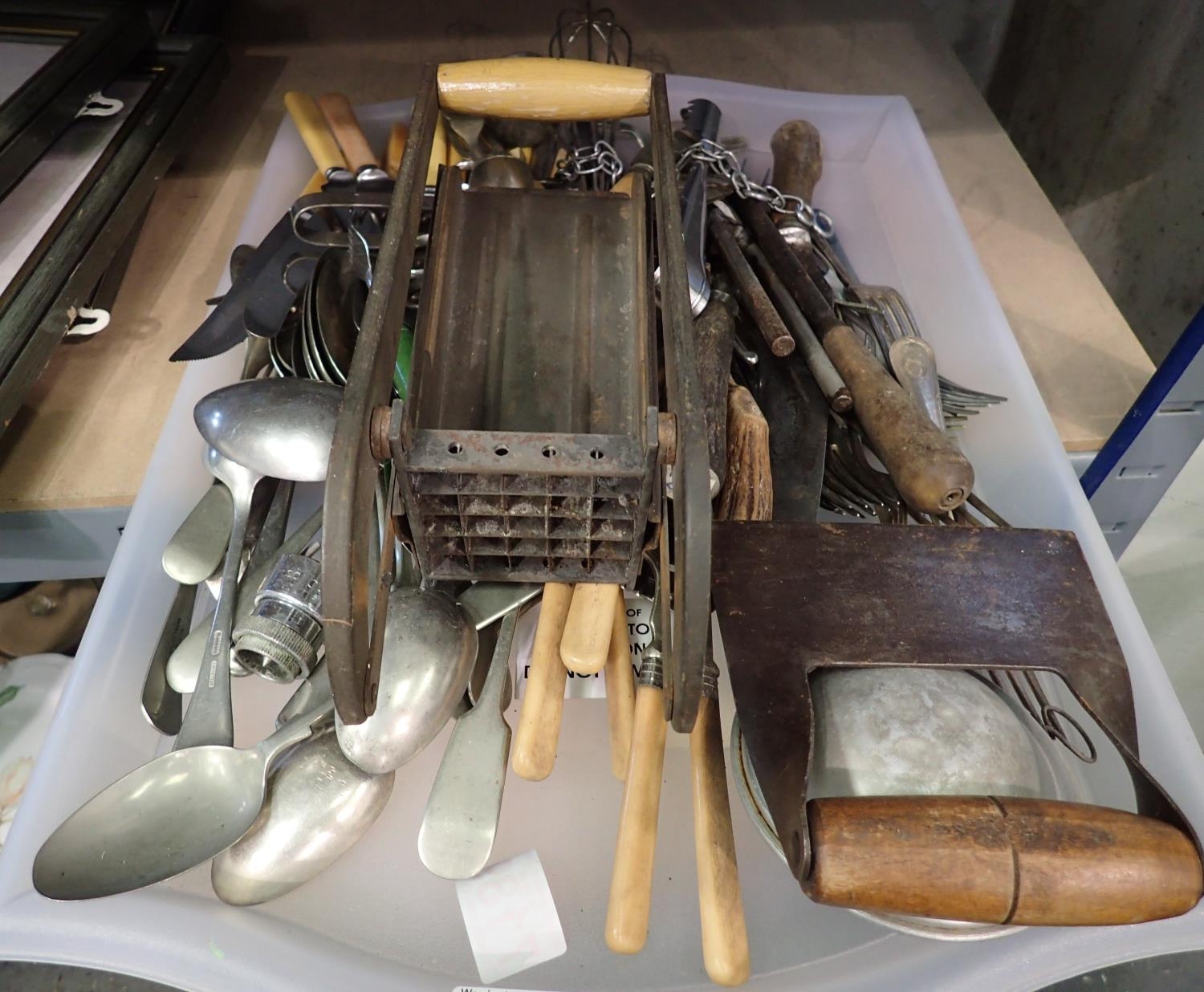 Quantity of mixed flatware. Not available for inhouse P&P