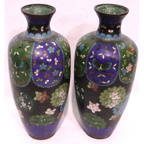 389 - A pair of Dordogne vases, H: 25 cm. P&P Group 3 (£25+VAT for the first lot and £5+VAT for subsequent... 