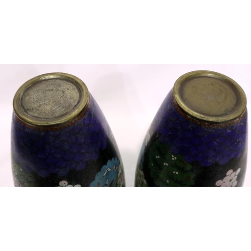 389 - A pair of Dordogne vases, H: 25 cm. P&P Group 3 (£25+VAT for the first lot and £5+VAT for subsequent... 