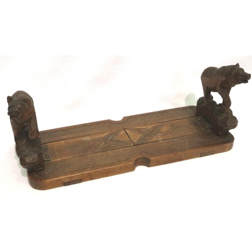 399 - Black Forest book slide with carved bears, L: 28 cm (closed). P&P Group 2 (£18+VAT for the first lot... 