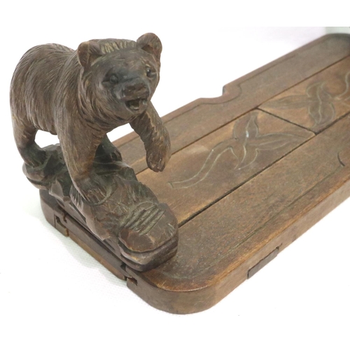 399 - Black Forest book slide with carved bears, L: 28 cm (closed). P&P Group 2 (£18+VAT for the first lot... 