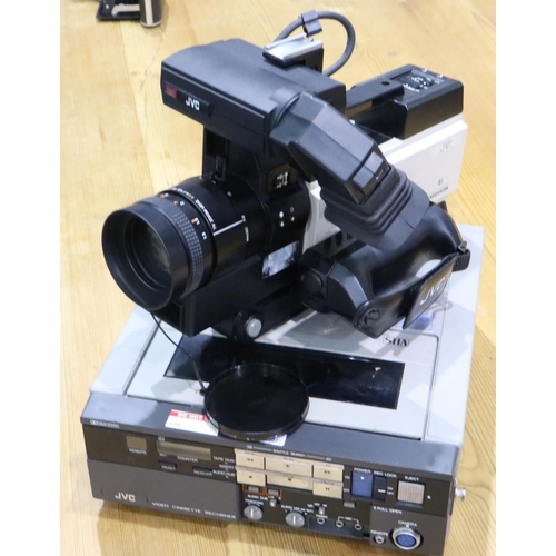 467 - JVC Newvicon colour video camera, cased with a JVC top loading video cassette recorder. P&P Group 3 ... 