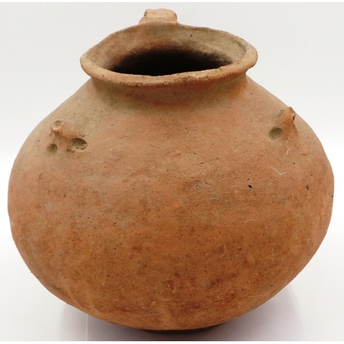 3057 - A Han Dynasty terracotta vessel, large, with a double stem handle, D: 30 cm, H: 29 cm. Small losses ... 