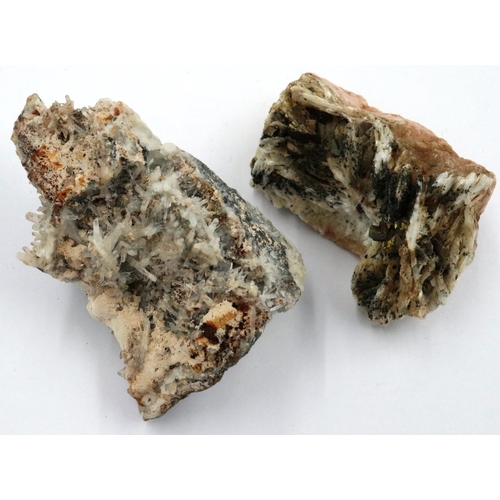 3068 - A collection of geological samples, each naturalistic and including Agate (8). P&P Group 2 (£18+VAT ... 