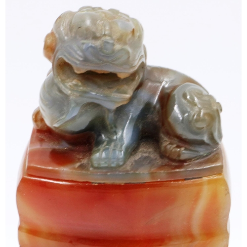 3077 - A large and important carved agate flask, covered, having Fo-dog and ring handles and a carved templ... 