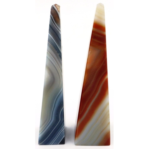 3078 - Two polished banded agate obelisks, largest H: 15 cm (2). P&P Group 2 (£18+VAT for the first lot and... 