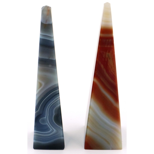 3078 - Two polished banded agate obelisks, largest H: 15 cm (2). P&P Group 2 (£18+VAT for the first lot and... 