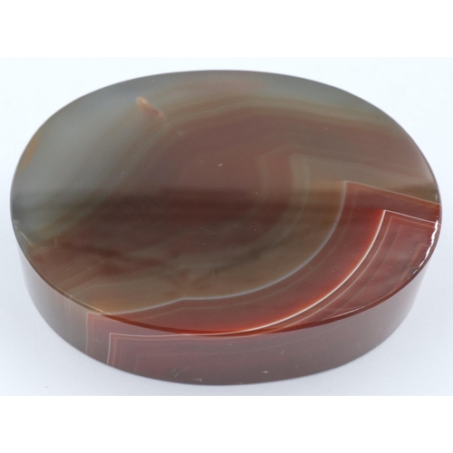 3080 - A banded oval block of chuyu red agate, 9 x 7 x 2 cm H. P&P Group 2 (£18+VAT for the first lot and £... 