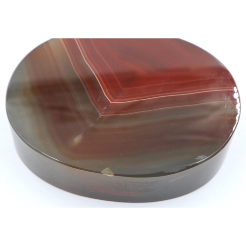 3080 - A banded oval block of chuyu red agate, 9 x 7 x 2 cm H. P&P Group 2 (£18+VAT for the first lot and £... 