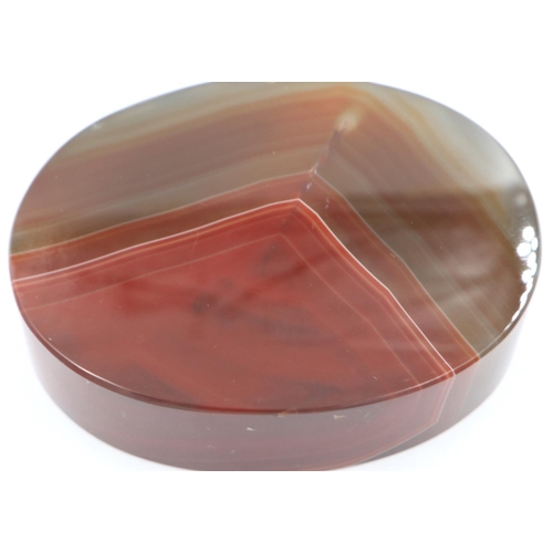 3080 - A banded oval block of chuyu red agate, 9 x 7 x 2 cm H. P&P Group 2 (£18+VAT for the first lot and £... 