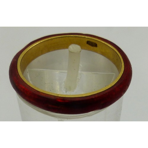 101 - 18ct gold band, the circumference unusually enamelled in red, size M/N, 4.1g. P&P Group 1 (£14+VAT f... 