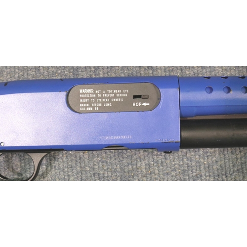 2022 - Airsoft Mosbery style 6mm pump action shotgun, spring powered. P&P Group 2 (£18+VAT for the first lo... 