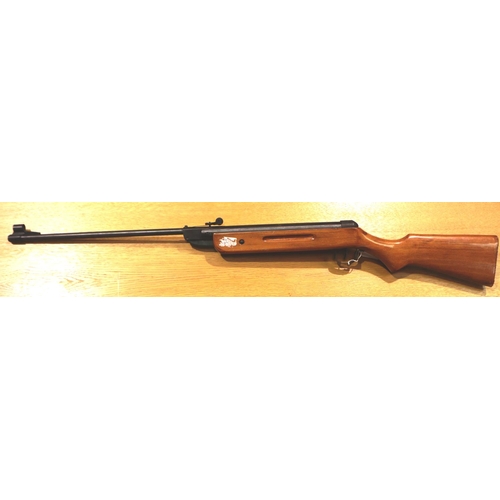 2013 - A Chinese barrel 22 air rifle. P&P Group 2 (£18+VAT for the first lot and £3+VAT for subsequent lots... 