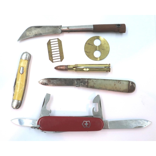 2021 - Five vintage folding knives. P&P Group 2 (£18+VAT for the first lot and £3+VAT for subsequent lots)