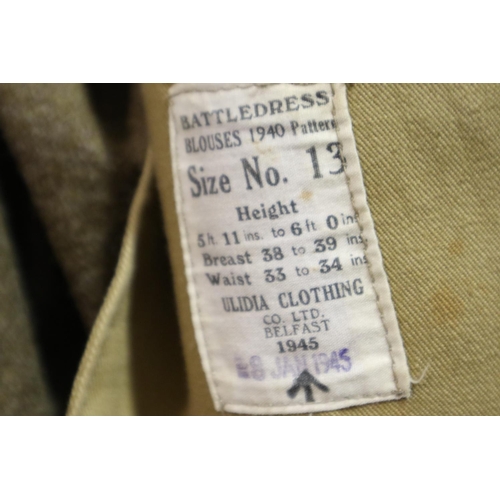 2039 - British WWII battledress tunic, size number 13, dated 1945, unbadged in very good condition, minor m... 