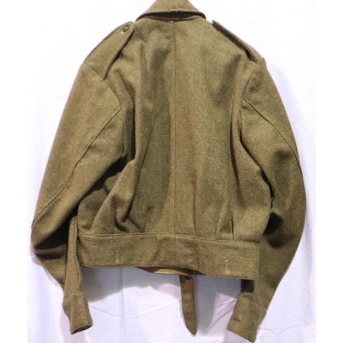 2039 - British WWII battledress tunic, size number 13, dated 1945, unbadged in very good condition, minor m... 