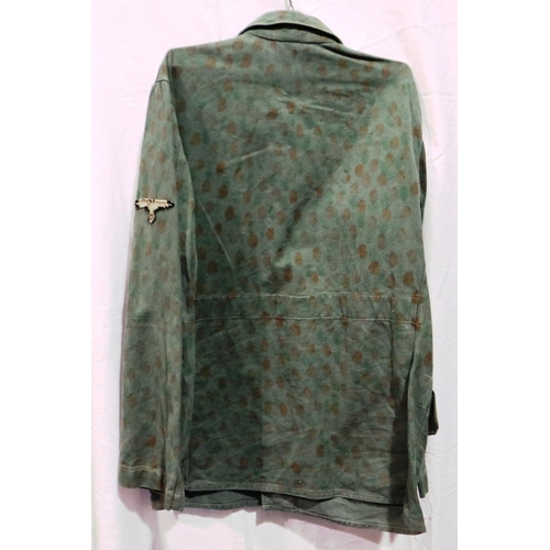 2047 - German WWII re-enactment camouflage smock, badged to the rank of SS private, approximate size S. P&P... 