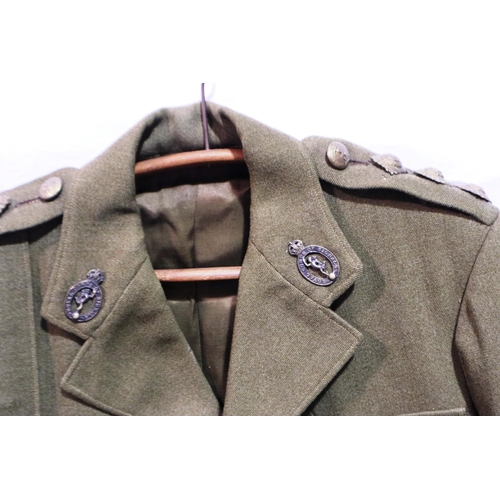 2048 - Royal Corps of Signals uniform tunic, badged to the rank of Captain, possibly WWII, approximate size... 