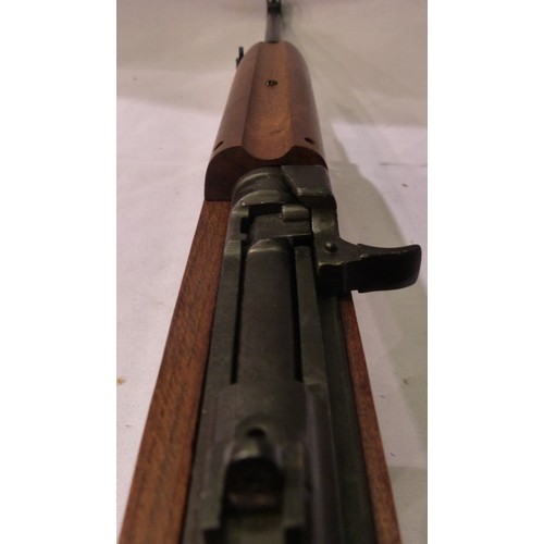 2027 - M1 carbine replica, with moving parts. P&P Group 3 (£25+VAT for the first lot and £5+VAT for subsequ... 