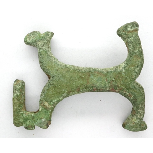 109 - 3rd century Roman bronze zoomorphic applique horse, L: 40 mm. P&P Group 0 (£5+VAT for the first lot ... 