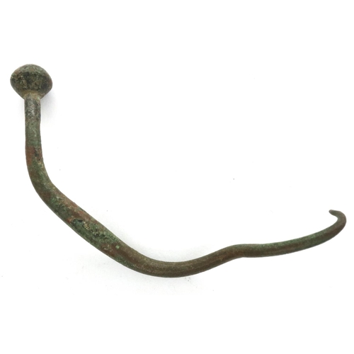 112 - 3rd century Roman bronze hair pin manipulated to hairstyle, L: 80 mm. P&P Group 0 (£5+VAT for the fi... 