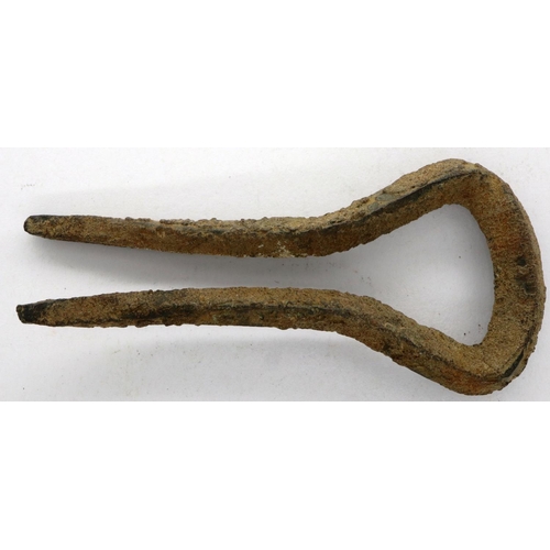 122 - Medieval iron Jews harp musical instrument, L: 65 mm. P&P Group 0 (£5+VAT for the first lot and £1+V... 