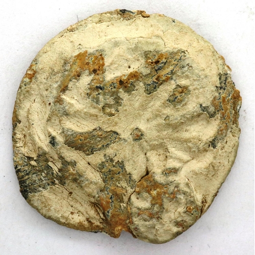 123 - Medieval lead working seal, floral design, D: 28 mm. P&P Group 0 (£5+VAT for the first lot and £1+VA... 