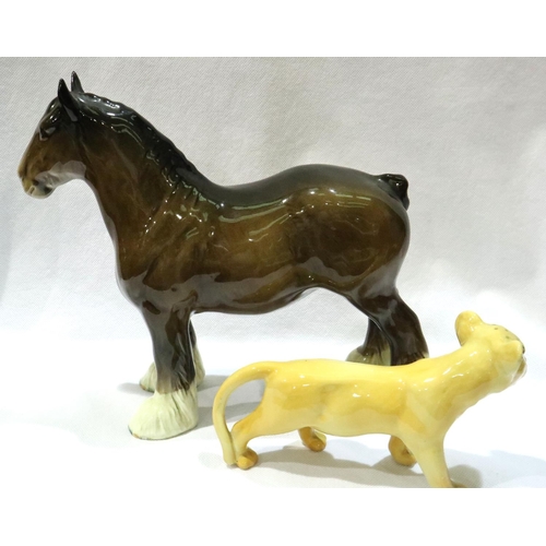 174 - Beswick shire horse and lion cub, horse H: 21 cm, cub H: 10 cm. P&P Group 2 (£18+VAT for the first l... 