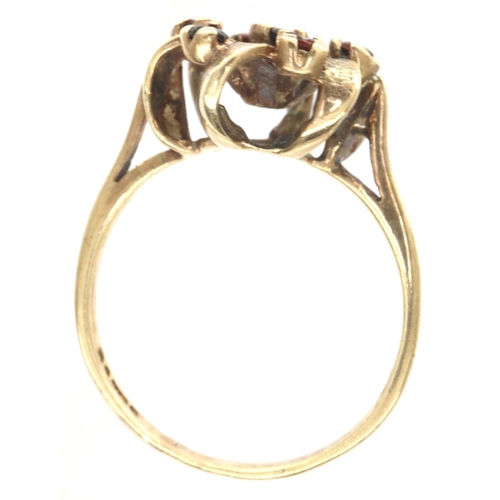 21 - 9ct gold garnet set ring, size P, 2.5g. P&P Group 1 (£14+VAT for the first lot and £1+VAT for subseq... 