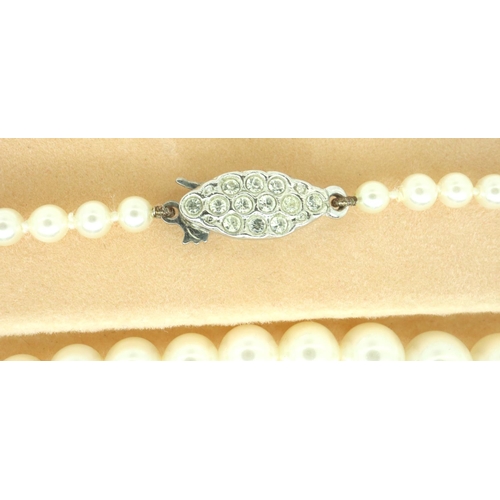 71 - Boxed string of Lotus pearls, L: 19 cm. P&P Group 1 (£14+VAT for the first lot and £1+VAT for subseq... 