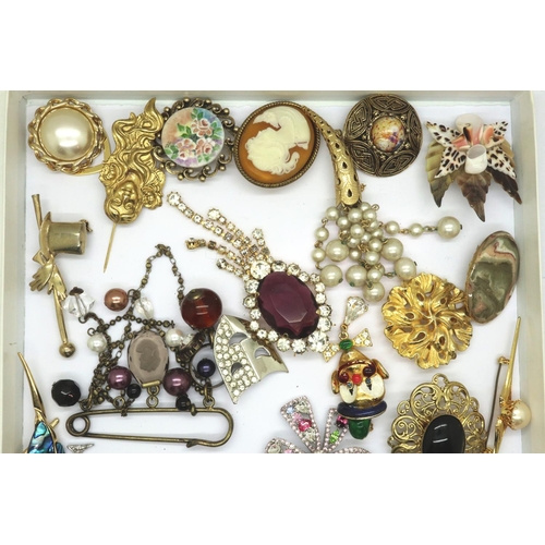 75 - Mixed selection of brooches to include a safety pin design and stone set examples. P&P Group 1 (£14+... 