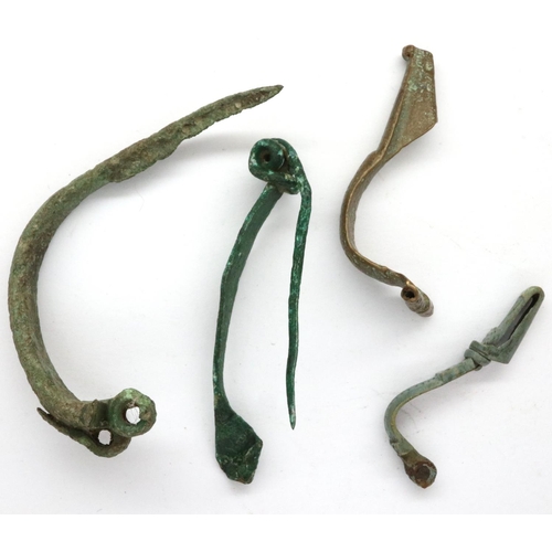 90 - 3rd century Roman bronze fibula brooches. P&P Group 0 (£5+VAT for the first lot and £1+VAT for subse... 