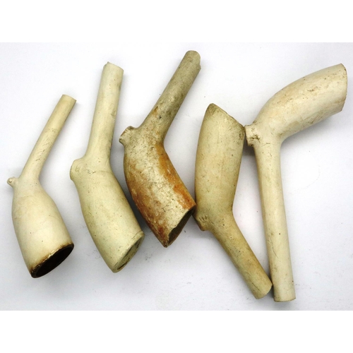 99 - Collection of Medieval clay pipes, approximately L: 80 mm. P&P Group 0 (£5+VAT for the first lot and... 