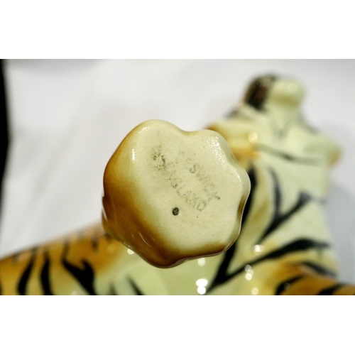 242 - Beswick stalking tiger and leopard, L: 29 cm. No chips, cracks or visible restoration. P&P Group 3 (... 