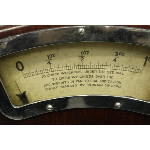 290 - Set of vintage wooden cased Avery tobacco weighing scales. Not available for in-house P&P