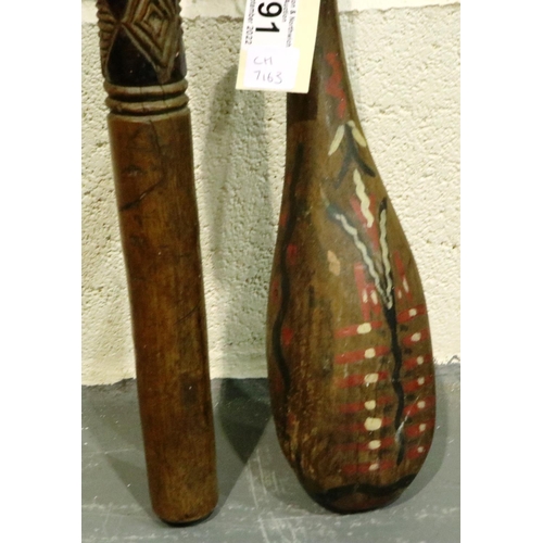 291 - Aboriginal club and staff, club L: 46 cm, staff L: 90 cm. P&P Group 3 (£25+VAT for the first lot and... 