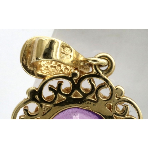 24A - 9ct gold amethyst set pendant, L: 25 mm, 2.2g. P&P Group 1 (£14+VAT for the first lot and £1+VAT for... 